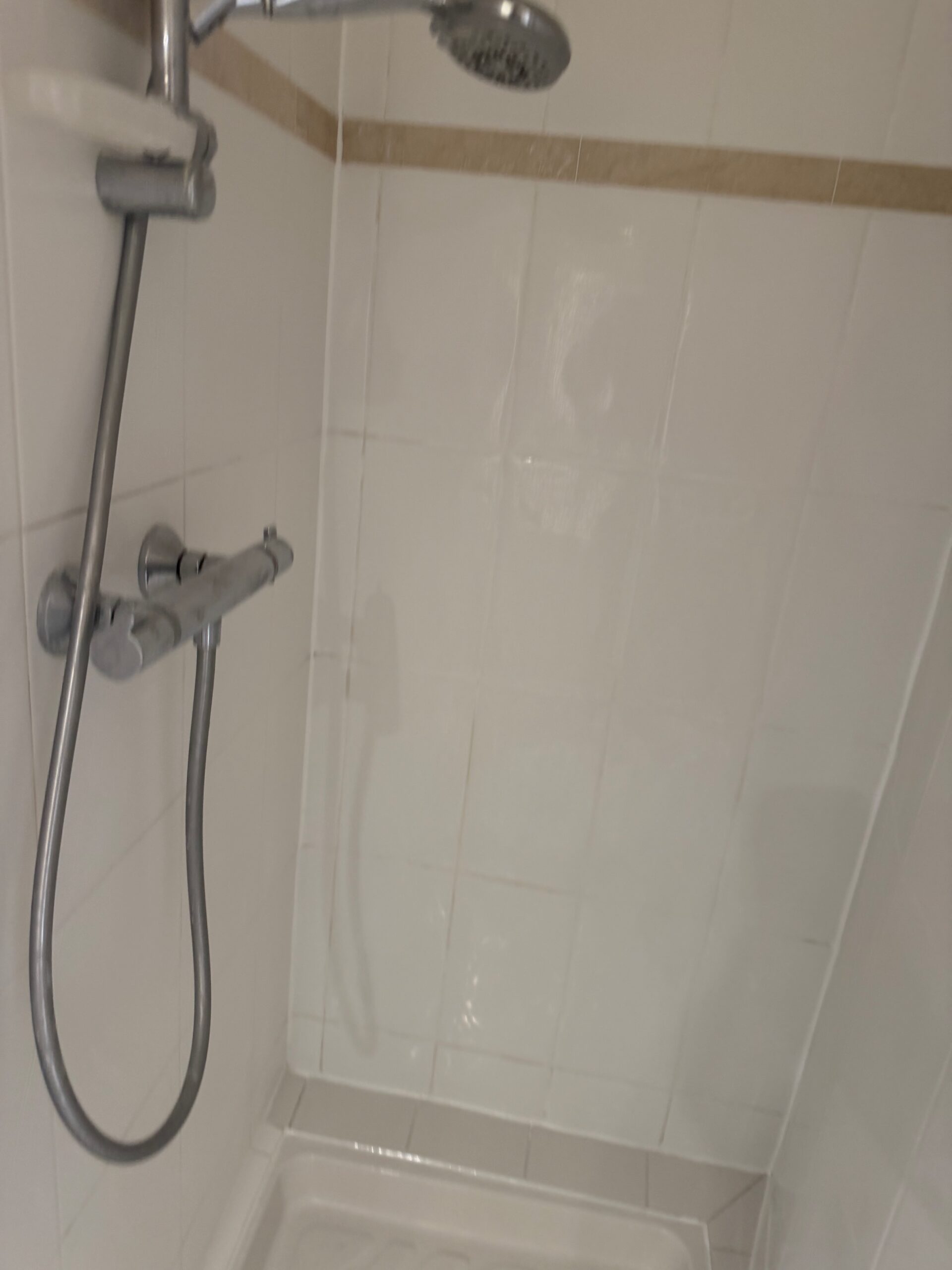 Douche après réfection des joints de carrelage et du joint silicone du bac